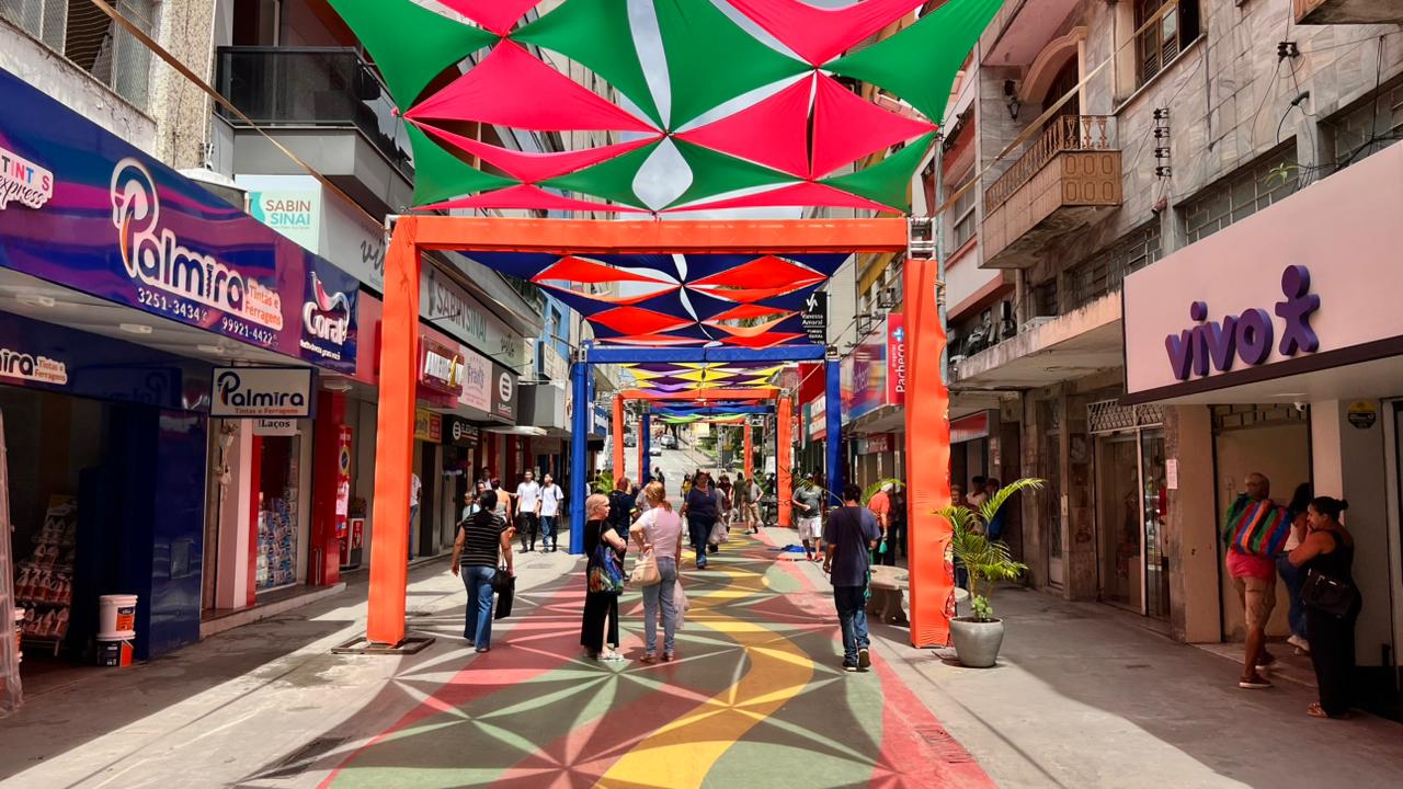 Veja como está ficando a decoração de Carnaval no Centro de Santos Dumont